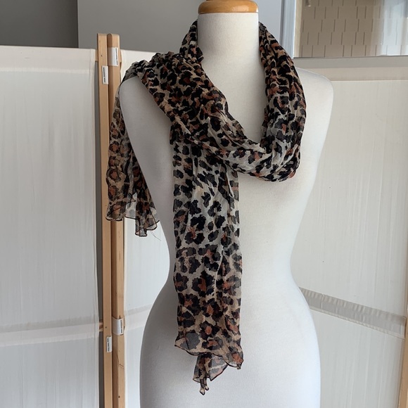 Animal print polyester scarf. - Picture 7 of 13